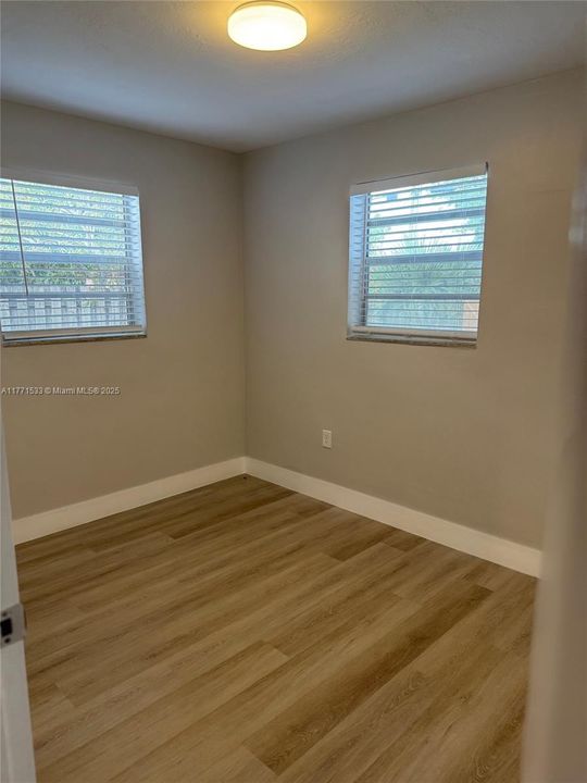 Recently Rented: $2,425 (3 beds, 1 baths, 920 Square Feet)
