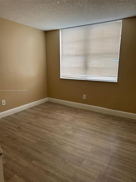 Recently Rented: $1,900 (2 beds, 2 baths, 1036 Square Feet)