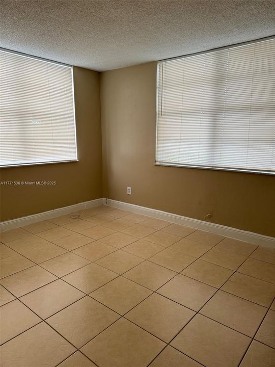 Recently Rented: $1,900 (2 beds, 2 baths, 1036 Square Feet)