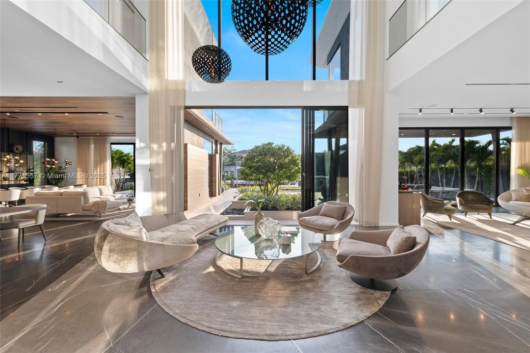 最近售出: $10,900,000 (5 贝兹, 6 浴室, 6619 平方英尺)