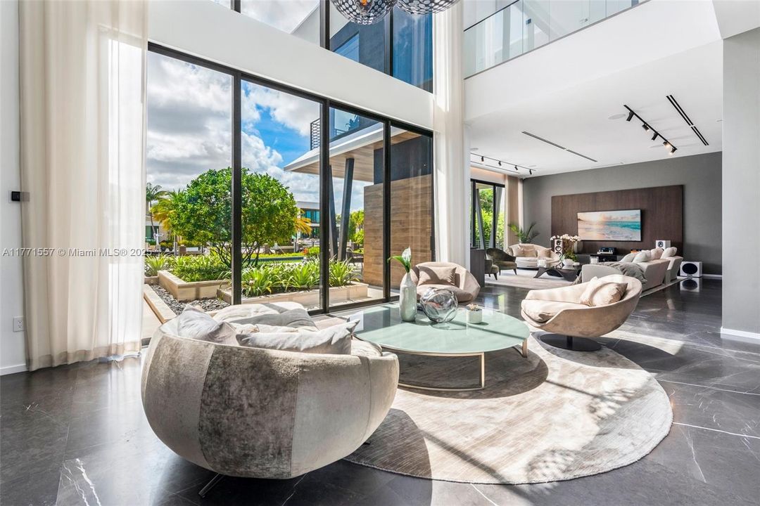 最近售出: $10,900,000 (5 贝兹, 6 浴室, 6619 平方英尺)