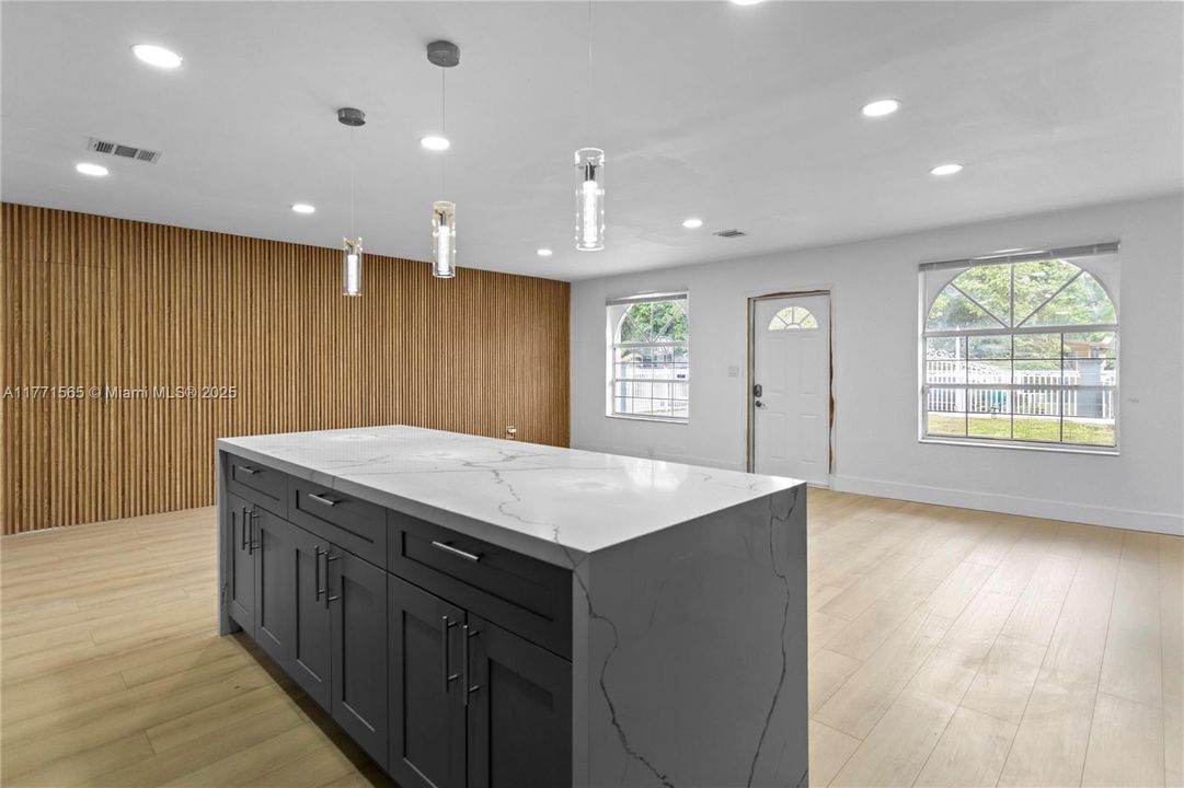 Недавно арендовано: $4,300 (4 спален, 2 ванн, 1588 Квадратных фут)