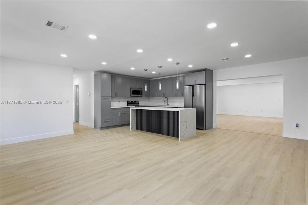 Недавно арендовано: $4,300 (4 спален, 2 ванн, 1588 Квадратных фут)