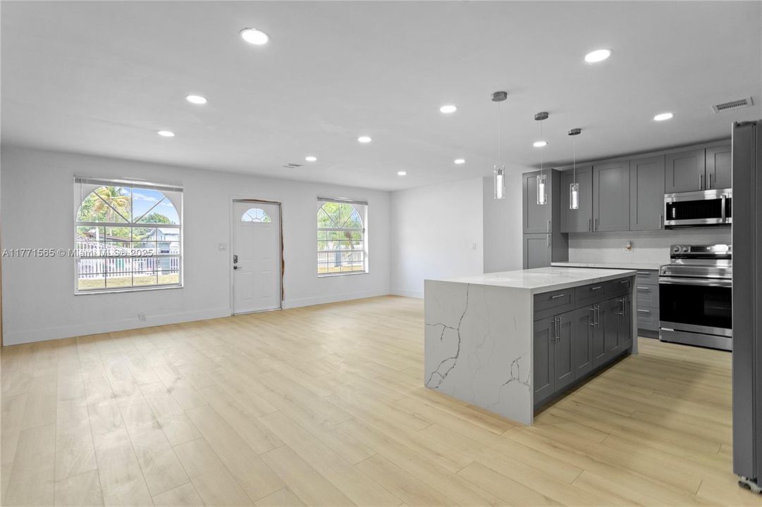 Недавно арендовано: $4,300 (4 спален, 2 ванн, 1588 Квадратных фут)