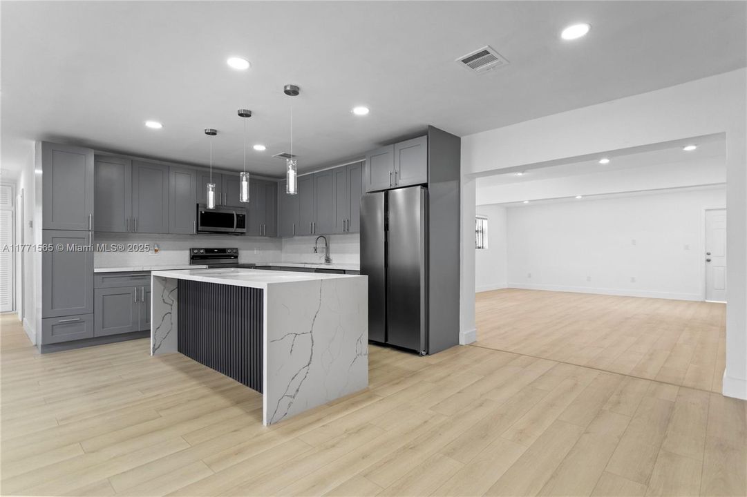 Недавно арендовано: $4,300 (4 спален, 2 ванн, 1588 Квадратных фут)