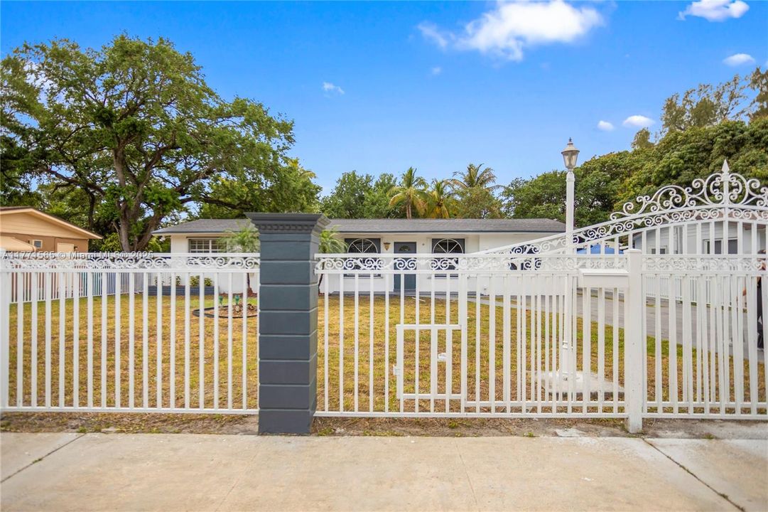 Недавно арендовано: $4,300 (4 спален, 2 ванн, 1588 Квадратных фут)