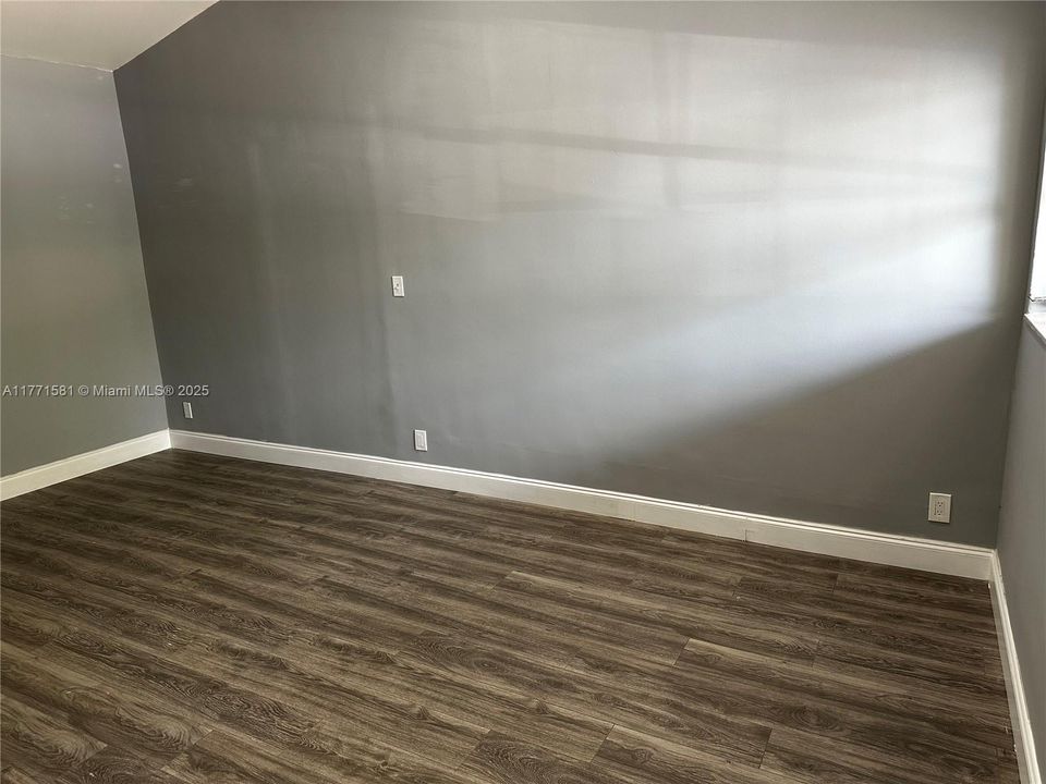 Recently Sold: $454,900 (2 beds, 1 baths, 1452 Square Feet)