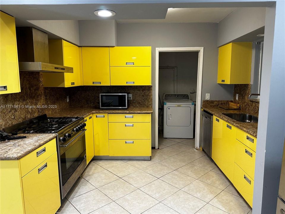 Recently Sold: $454,900 (2 beds, 1 baths, 1452 Square Feet)