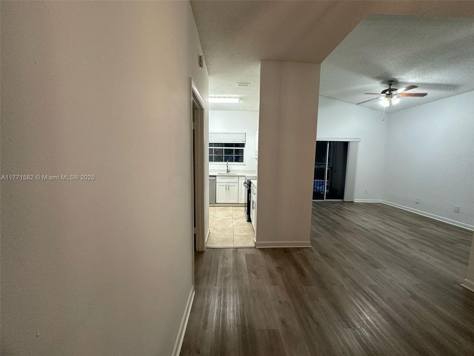 Recently Rented: $2,200 (2 beds, 2 baths, 807 Square Feet)