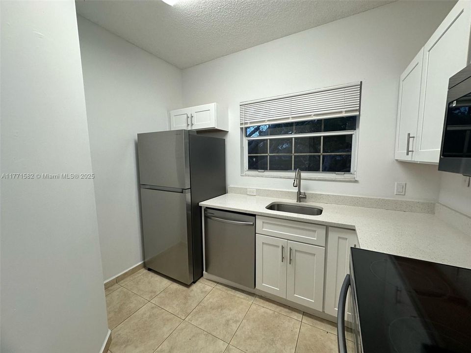 Recently Rented: $2,200 (2 beds, 2 baths, 807 Square Feet)