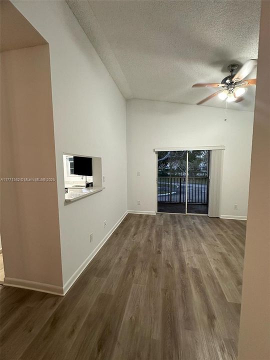 Recently Rented: $2,200 (2 beds, 2 baths, 807 Square Feet)