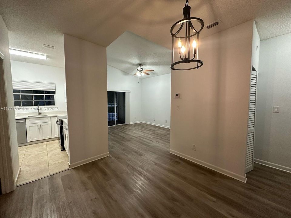 Recently Rented: $2,200 (2 beds, 2 baths, 807 Square Feet)
