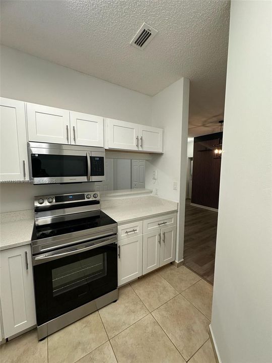 Recently Rented: $2,200 (2 beds, 2 baths, 807 Square Feet)