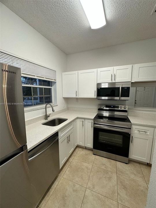 Recently Rented: $2,200 (2 beds, 2 baths, 807 Square Feet)