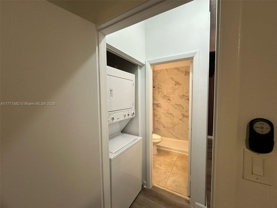 Recently Rented: $2,200 (2 beds, 2 baths, 807 Square Feet)