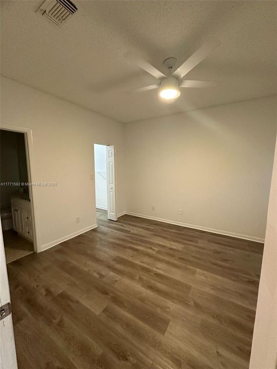 Recently Rented: $2,200 (2 beds, 2 baths, 807 Square Feet)