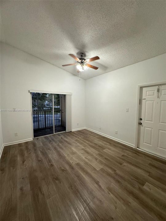 Recently Rented: $2,200 (2 beds, 2 baths, 807 Square Feet)