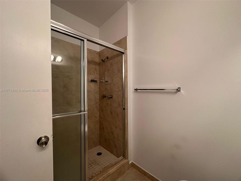 Recently Rented: $2,200 (2 beds, 2 baths, 807 Square Feet)