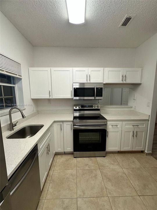 Recently Rented: $2,200 (2 beds, 2 baths, 807 Square Feet)