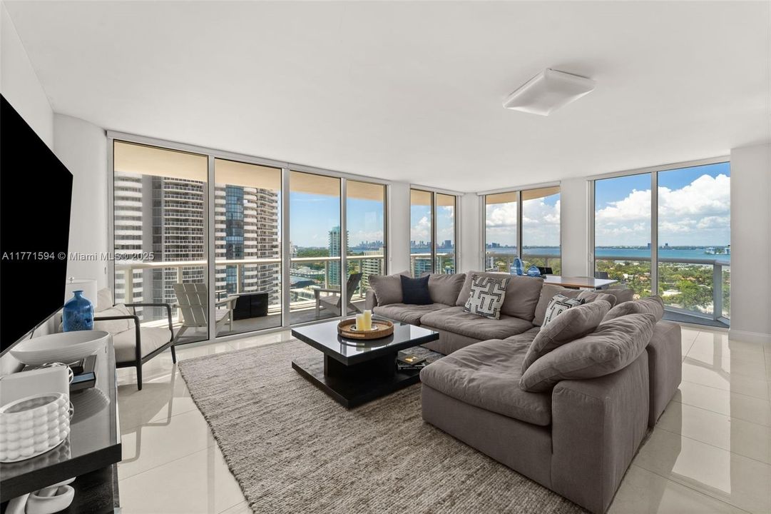 Vendido Recientemente: $1,499,000 (2 camas, 2 baños, 1322 Pies cuadrados)