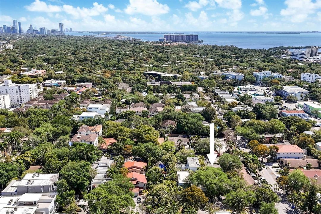 Activo con contrato: $2,400,000 (0.22 acres)