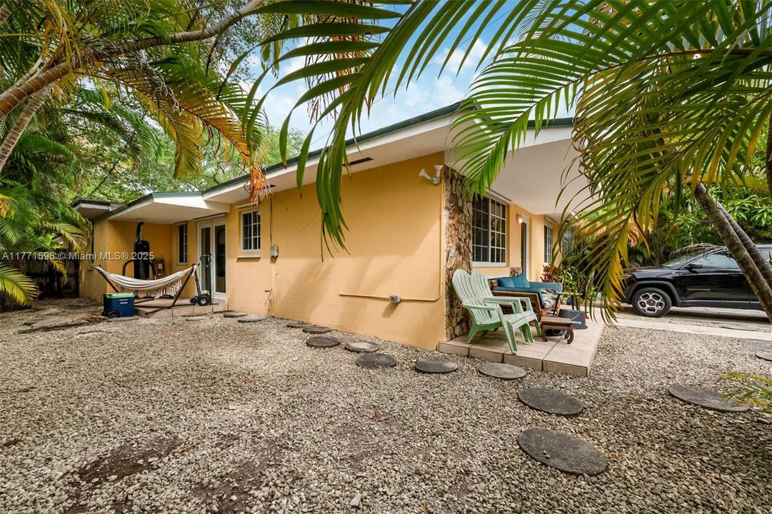 Activo con contrato: $2,400,000 (0.22 acres)