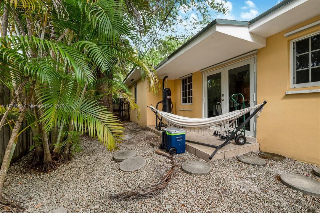 Activo con contrato: $2,400,000 (0.22 acres)