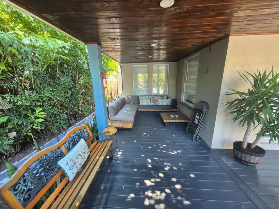 Recently Rented: $3,500 (3 beds, 2 baths, 1030 Square Feet)