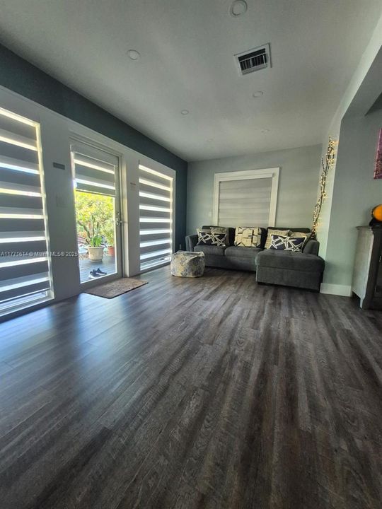 Recently Rented: $3,500 (3 beds, 2 baths, 1030 Square Feet)