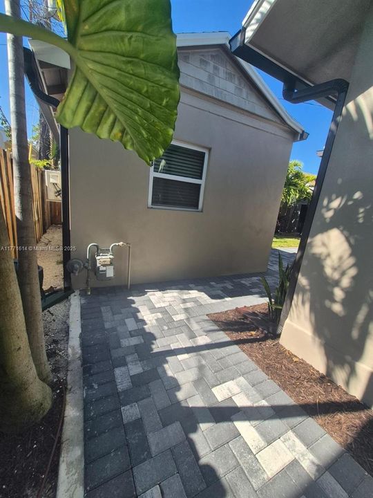 Recently Rented: $3,500 (3 beds, 2 baths, 1030 Square Feet)