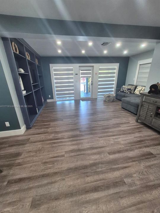 Recently Rented: $3,500 (3 beds, 2 baths, 1030 Square Feet)