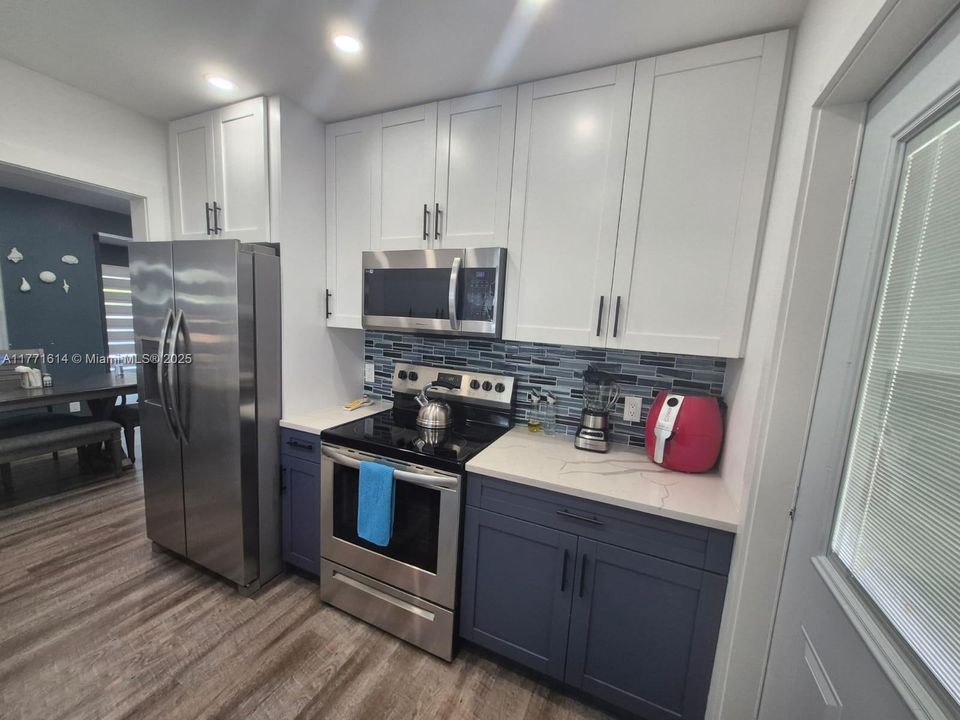 Recently Rented: $3,500 (3 beds, 2 baths, 1030 Square Feet)