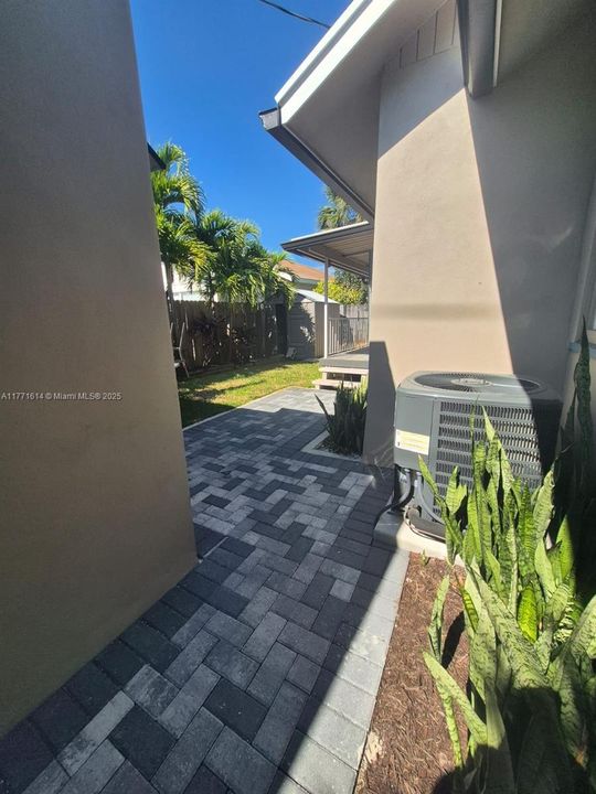 Recently Rented: $3,500 (3 beds, 2 baths, 1030 Square Feet)