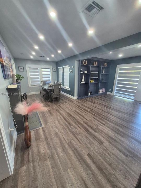 Recently Rented: $3,500 (3 beds, 2 baths, 1030 Square Feet)