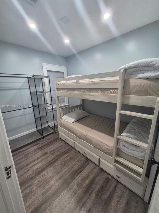 Recently Rented: $3,500 (3 beds, 2 baths, 1030 Square Feet)