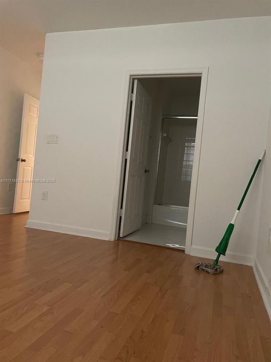 For Sale: $290,000 (3 beds, 2 baths, 1062 Square Feet)