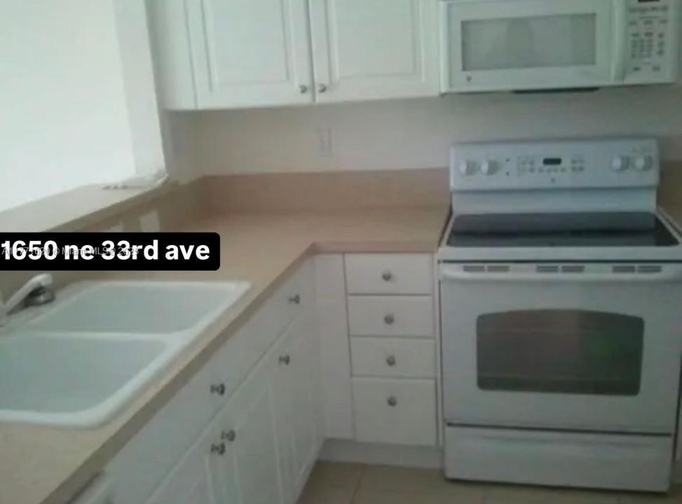 For Sale: $290,000 (3 beds, 2 baths, 1062 Square Feet)