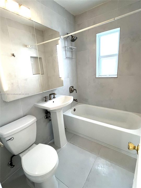 Recently Rented: $2,600 (2 beds, 1 baths, 1492 Square Feet)