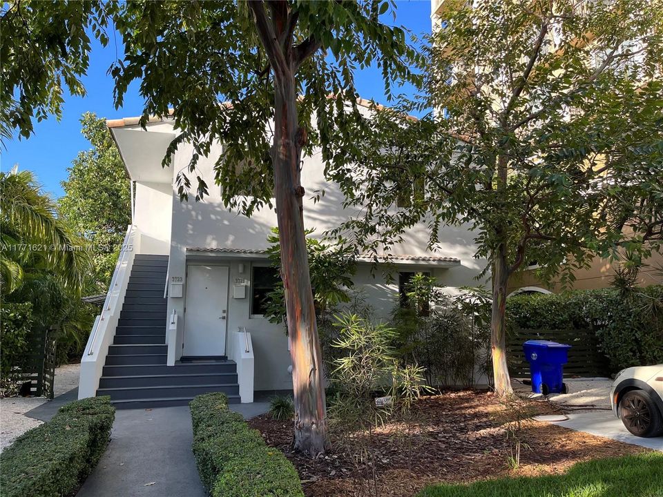 Recently Rented: $2,600 (2 beds, 1 baths, 1492 Square Feet)