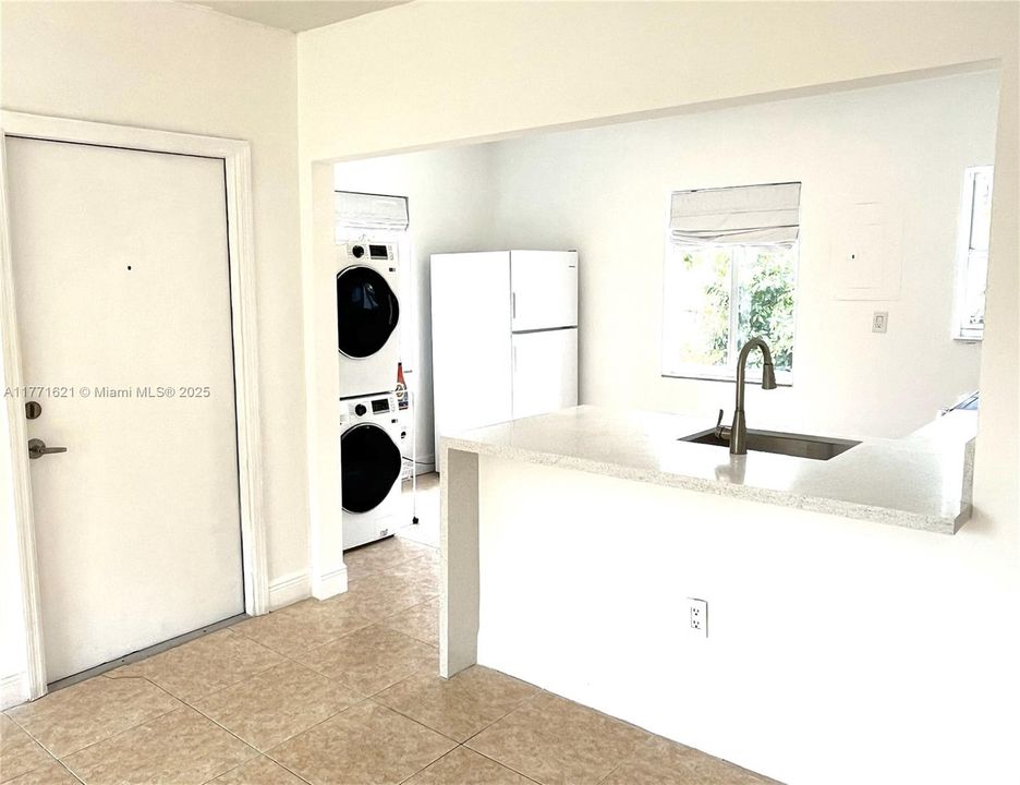 Recently Rented: $2,600 (2 beds, 1 baths, 1492 Square Feet)