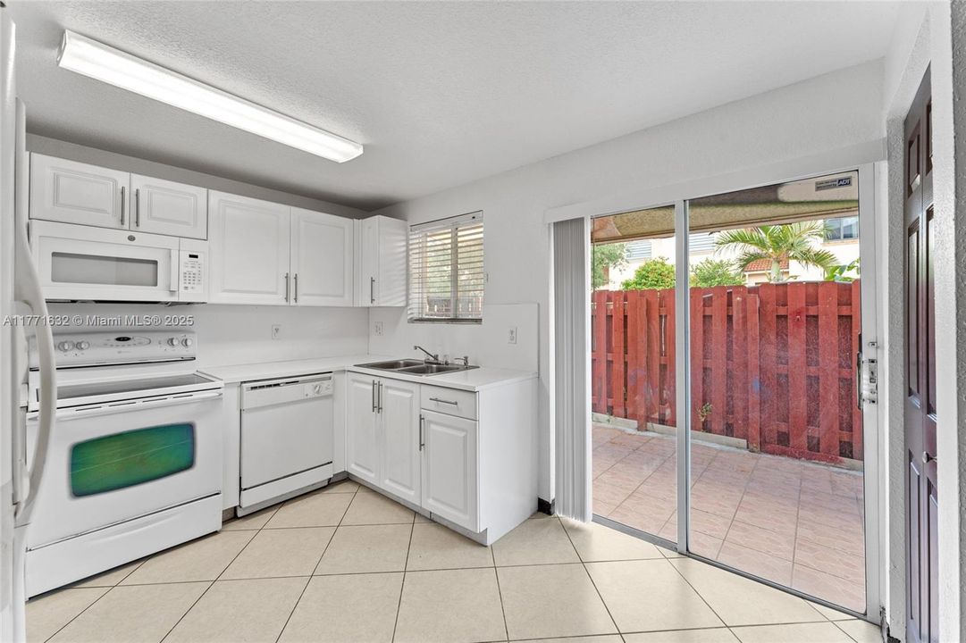 Recently Rented: $2,500 (2 beds, 2 baths, 1036 Square Feet)