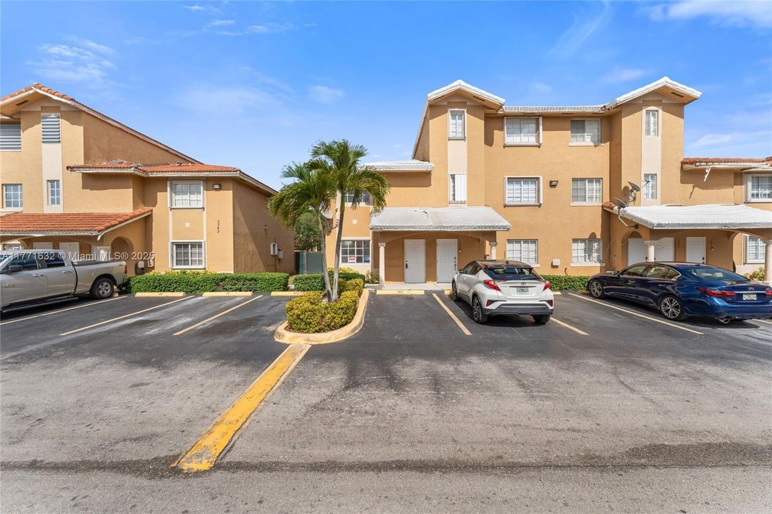 Recently Rented: $2,500 (2 beds, 2 baths, 1036 Square Feet)