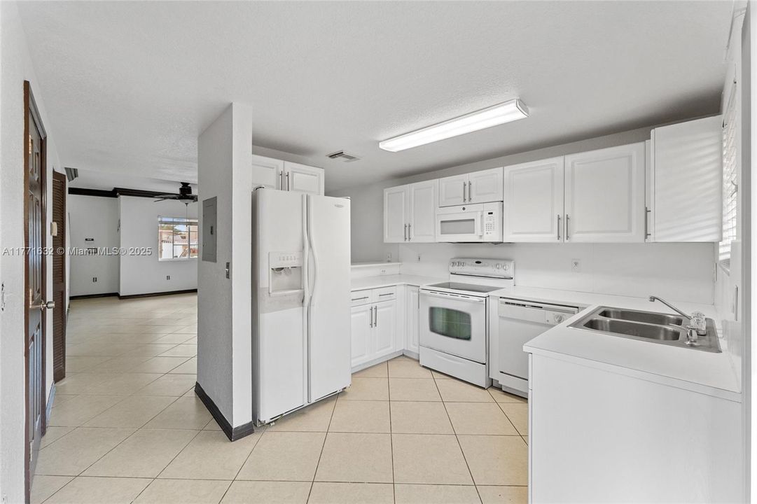 Recently Rented: $2,500 (2 beds, 2 baths, 1036 Square Feet)