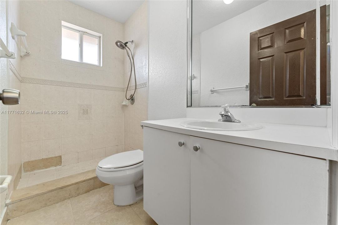 Recently Rented: $2,500 (2 beds, 2 baths, 1036 Square Feet)