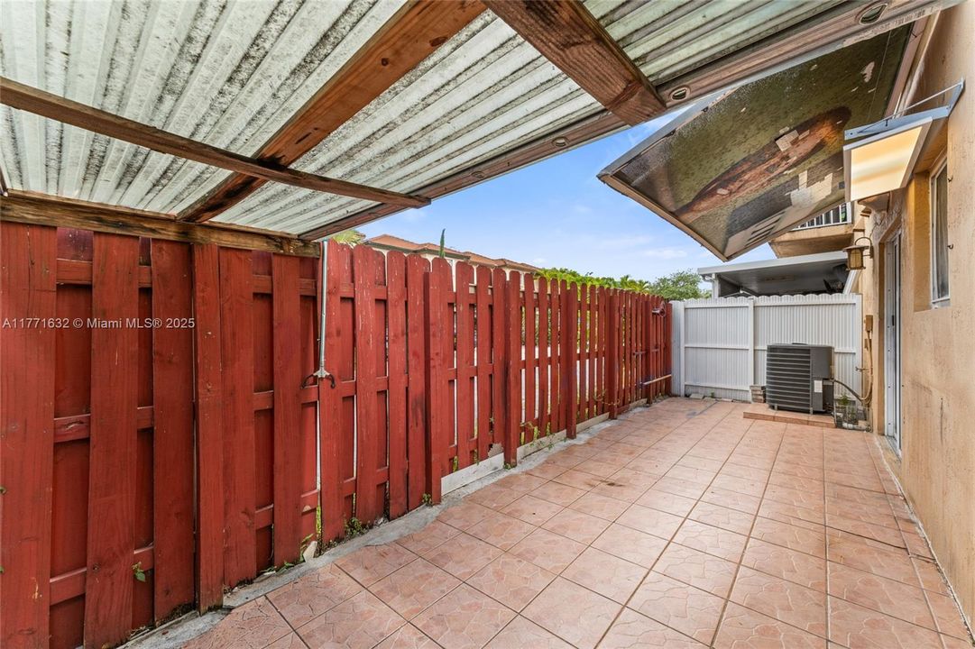 Recently Rented: $2,500 (2 beds, 2 baths, 1036 Square Feet)