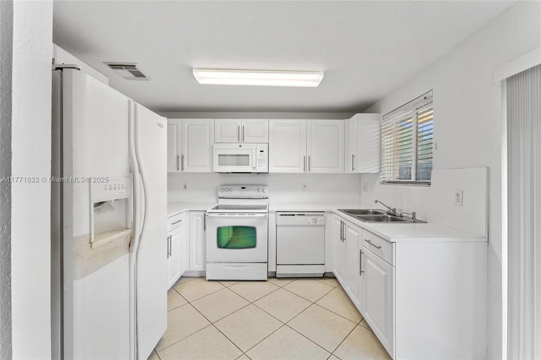 Recently Rented: $2,500 (2 beds, 2 baths, 1036 Square Feet)