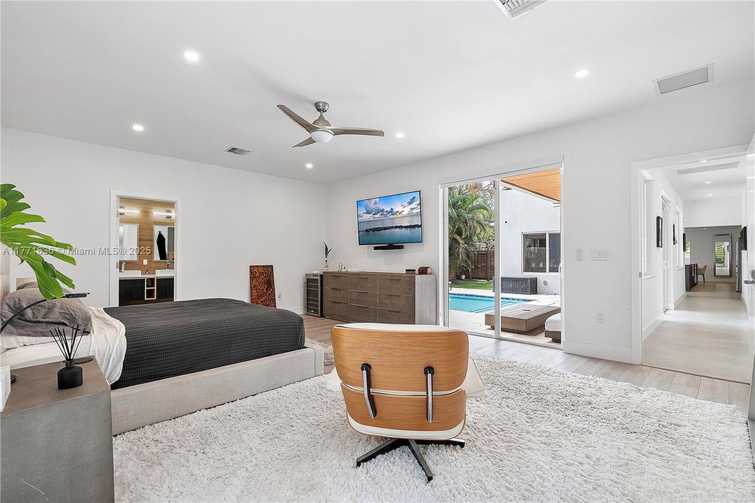 Vendido Recientemente: $1,550,000 (3 camas, 2 baños, 2242 Pies cuadrados)