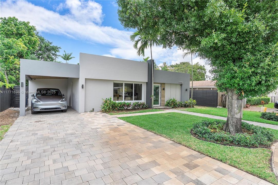 Vendido Recientemente: $1,550,000 (3 camas, 2 baños, 2242 Pies cuadrados)