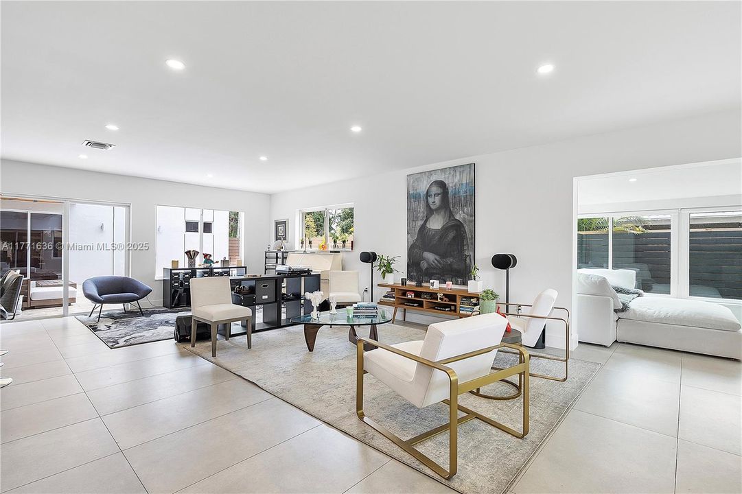 Vendido Recientemente: $1,550,000 (3 camas, 2 baños, 2242 Pies cuadrados)