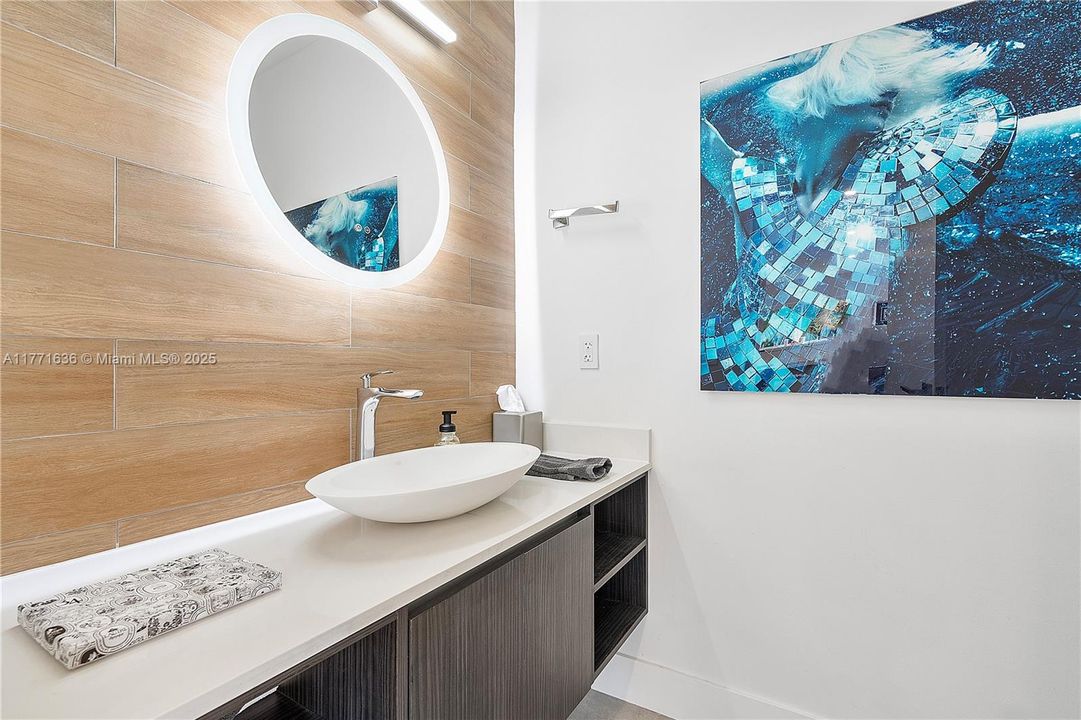 Vendido Recientemente: $1,550,000 (3 camas, 2 baños, 2242 Pies cuadrados)